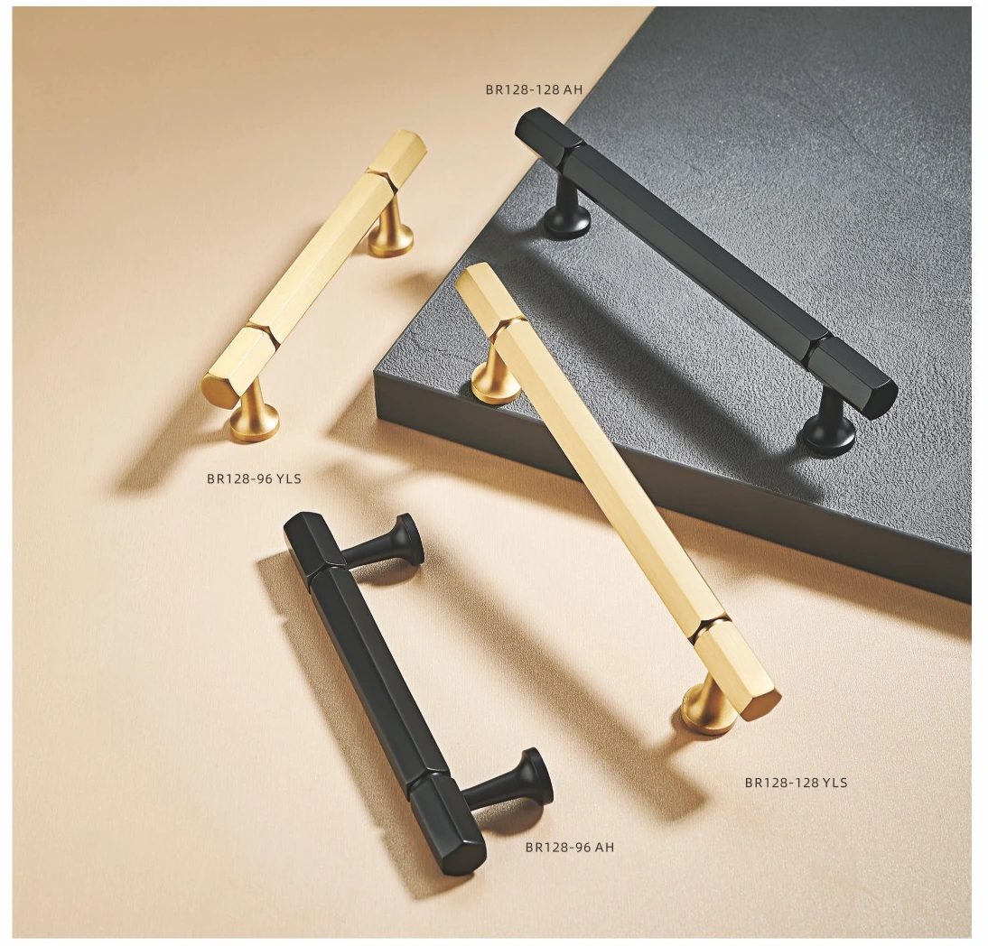 BR128 Brass pull handle