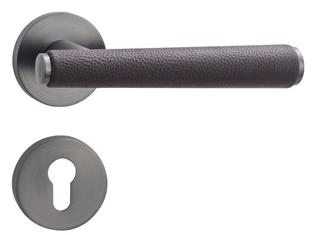 Z02199 Zinc alloy lever lock with leather trim