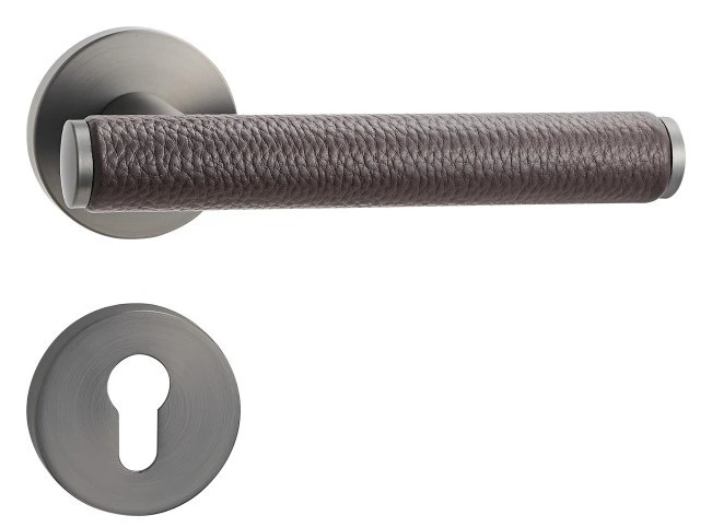 Z02243 Zinc alloy lever lock with leather trim